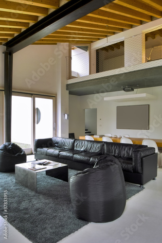 Divani Di Pelle Nera In Soggiorno E Tavolo Da Pranzo Buy This Stock Photo And Explore Similar Images At Adobe Stock Adobe Stock