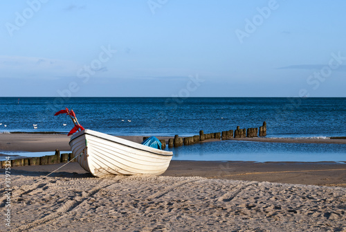 Jalousie-Rollo - Strand und Boot (von Superhasi)