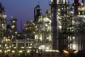 Canvas Print - Petrochemical plant in night