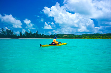 Fototapete - kayak in tropical turquoise sea