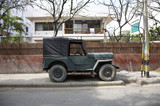Fototapeta Konie - Jeep in Indien