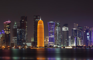 Fototapete - Doha skyline at night, Qatar, Middle East
