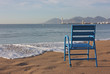 une chaise à la plage de cannes