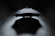schwarzer Regenschirm
