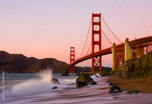 Vászonkép  Golden Gate Bridge in San Francisco at sunset