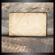 stara kartka na drewnianym tle