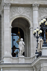 Poster - Figur an der Alten Oper in Frankfurt