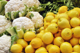 Fototapeta Kuchnia - close up of lemons and cauliflower