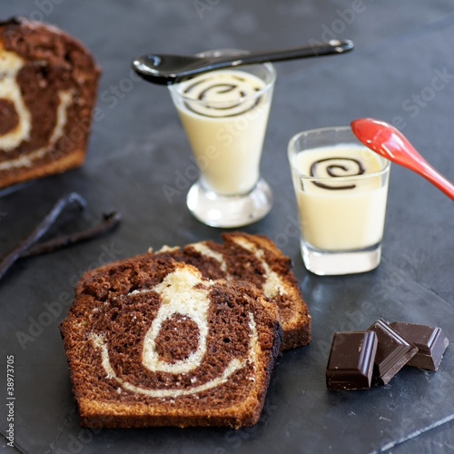 Fotografie, Obraz gâteau marbré et crème anglaise format carré 2