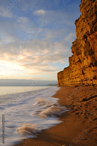 Fotografie, Obraz Zlaté pískovcové skály na pláži v blízkosti úlu Bridport Dorset.