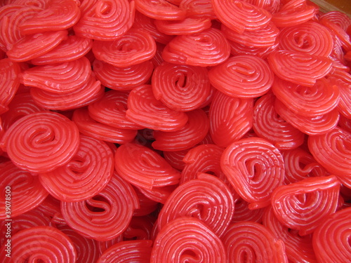 Nowoczesny obraz na płótnie Red liquorice wheels