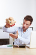 © Robert Kneschke - Student mit leerem Sparschwein