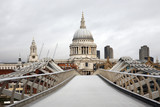 Fototapeta Londyn - St Paul's Cathedral and Millennium Bridge