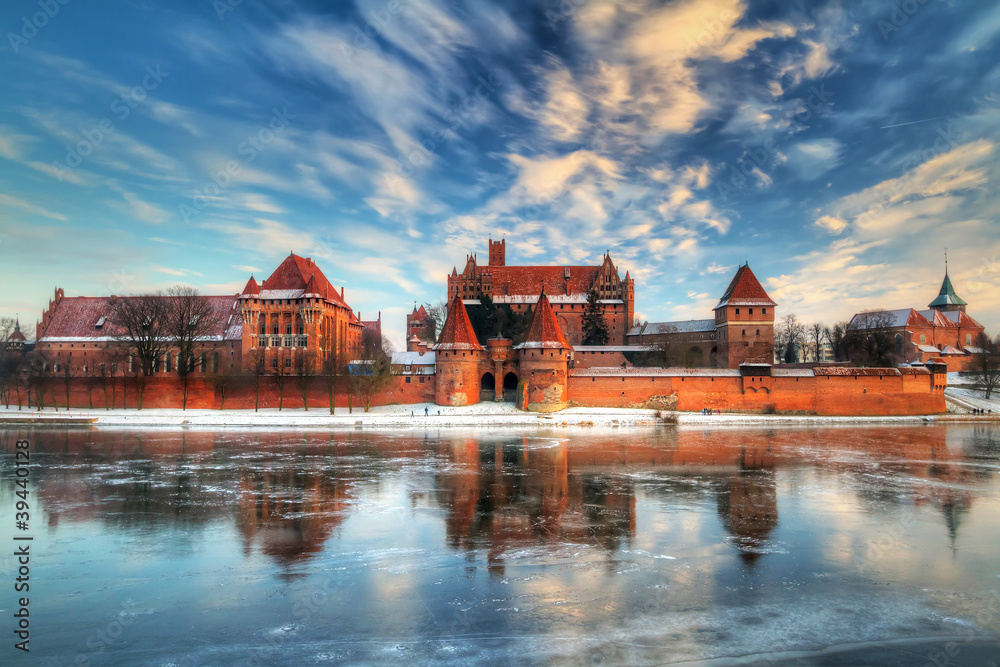 Teutonic castle in Malbork with frozen Nogat river, Poland - obrazy, fototapety, plakaty 