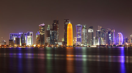Fototapete - Doha skyline at night, Qatar, Middle East