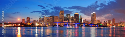 Naklejka na szafę Miami night scene