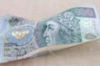 Zniszczony banknot sto złotych