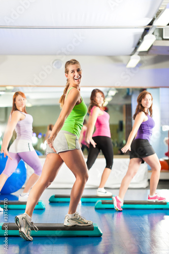 Foto-Stoff bedruckt - Fitness - Training und Workout im Fitnessstudio (von Kzenon)