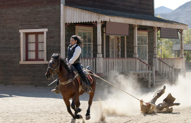 Fototapete - Sheriff drags a Bandit by rope at Mini Hollywood
