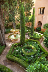 Fototapete - Alhambra de Granada.The Court of the Lindaraja