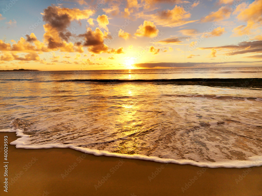 Piękny zachód słońca na plaży - obrazy, fototapety, plakaty 