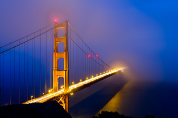 Fototapete - Golden Gate in fog
