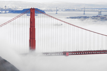 Fototapete - Golden Gate Bridge in fog