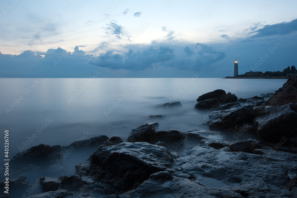 Foto-PVC Boden - Nightly seascape with lighthouse and moody sky