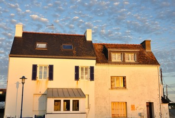 Canvas Print - maison face au soleil