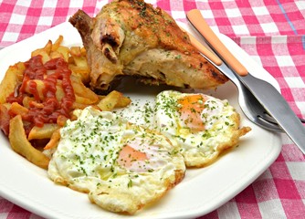 Poster - Pollo asado con patatas y huevos fritos