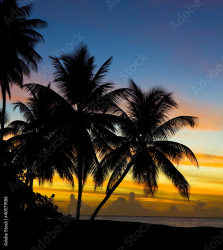 zachod-slonca-nad-morzem-karaibskim-turtle-beach-tobago