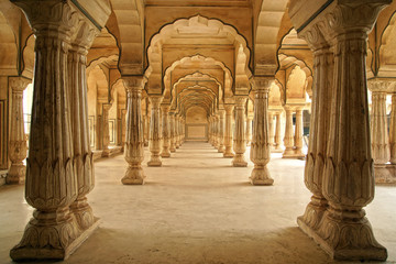 Fototapete - Columned hall of Amber fort. Jaipur, India.