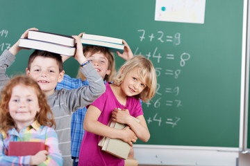 Sticker - schulkinder mit büchern