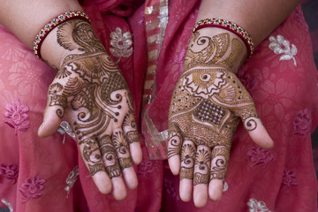 Canvas Print - Henna design , saree , bride , traditional hindu wedding , Rajasthan, royal India	