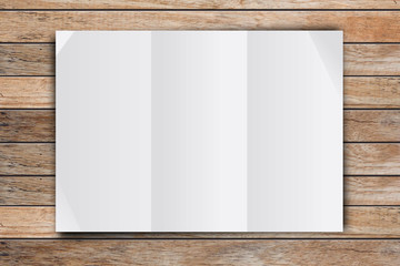 Poster - Empty White Crumpled paper on wood table