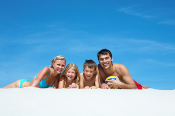 Canvas Print - Family on sand