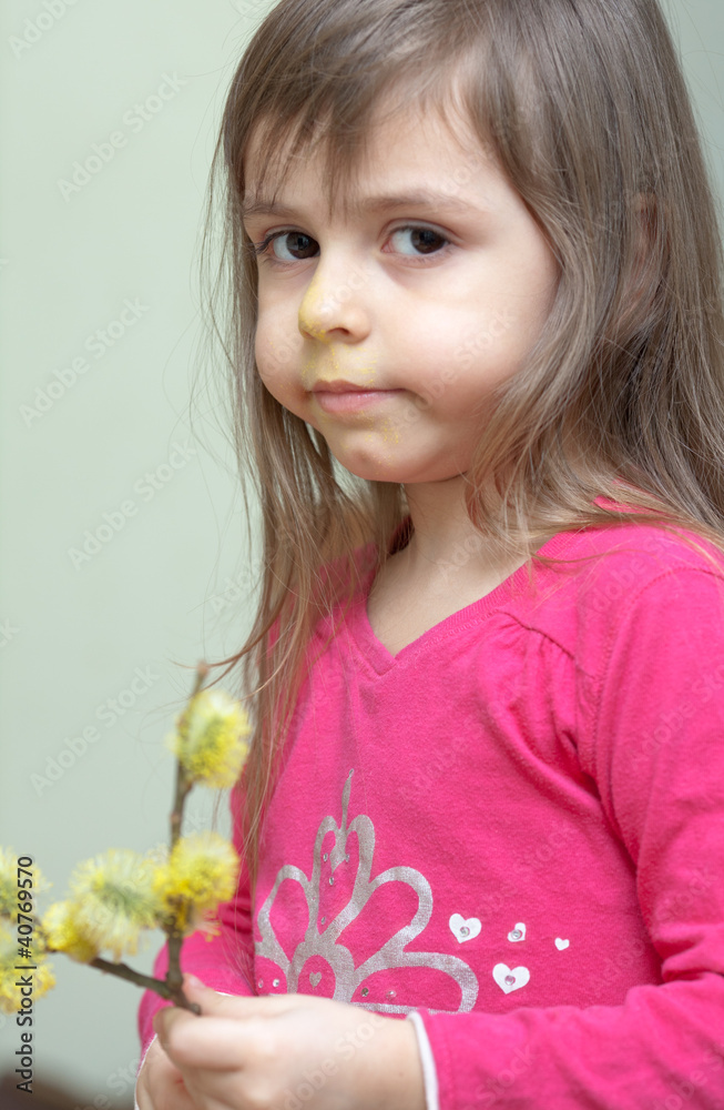  kids pussy  Little girl with pussy willows の Stock フォト | Adobe Stock