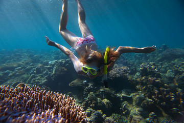 Wall Mural - Woman over reef