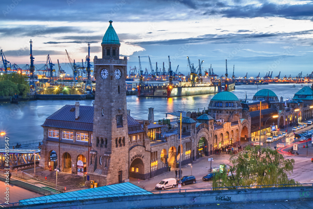 landungsbrucken-hamburg
