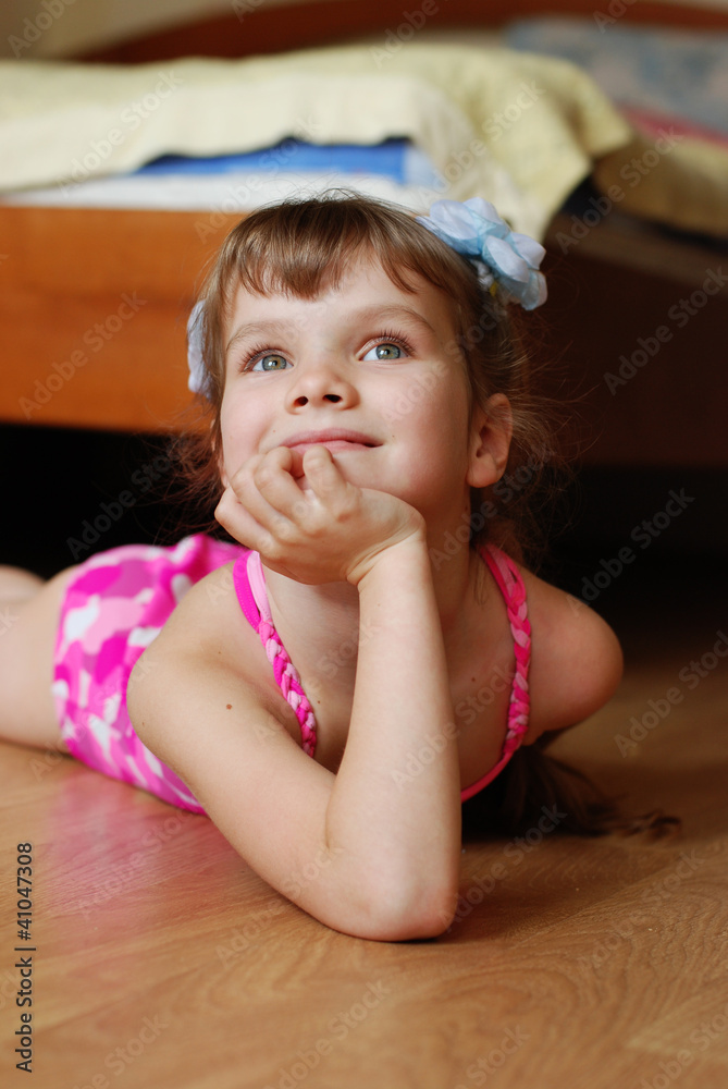 litle model Dreaming little model の Stock フォト | Adobe Stock
