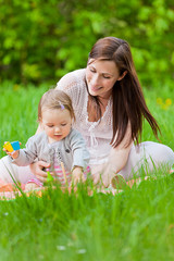 Poster - mutter und kind auf der wiese