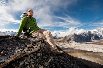 Wall Mural - hiking in himalaya mountains