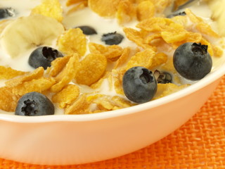 Wall Mural - Cornflakes with fruits