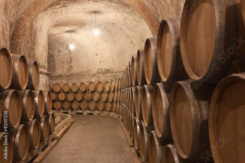 Fotografía Barriles de vino en la bodega
