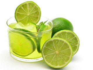 Canvas Print - Mojito decorado con limas y hielo