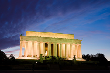 Wall Mural - Lincoln Memorial at night - Washington DC United States