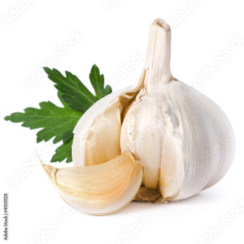 Fotomural garlic isolated on white background