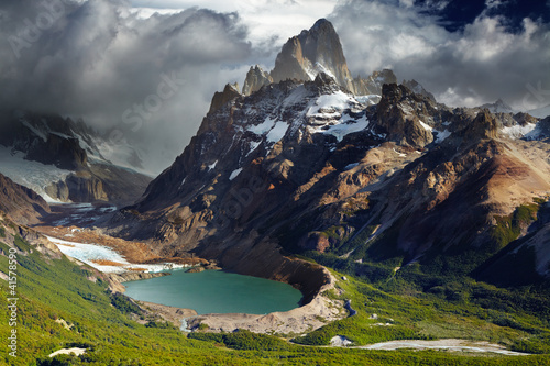 mount-fitz-roy-patagonia-argentyna