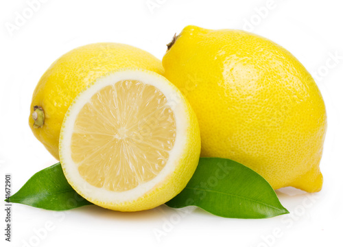 Naklejka dekoracyjna Fresh lemon with leaves