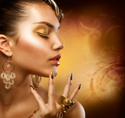 Poster - gold makeup. fashion girl portrait